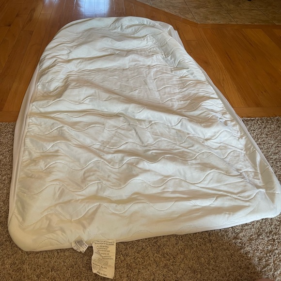 Threshold Twin XL bundle - 1 pillowcase, 1 flat sheet, 1 fitted sheet, 1 cover - Picture 6 of 8